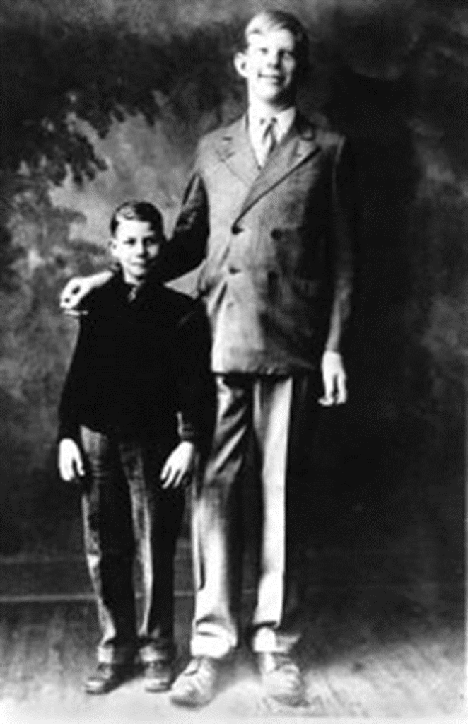 Robert Wadlow The Gentle Giant – The Tallest Man In Recorded History